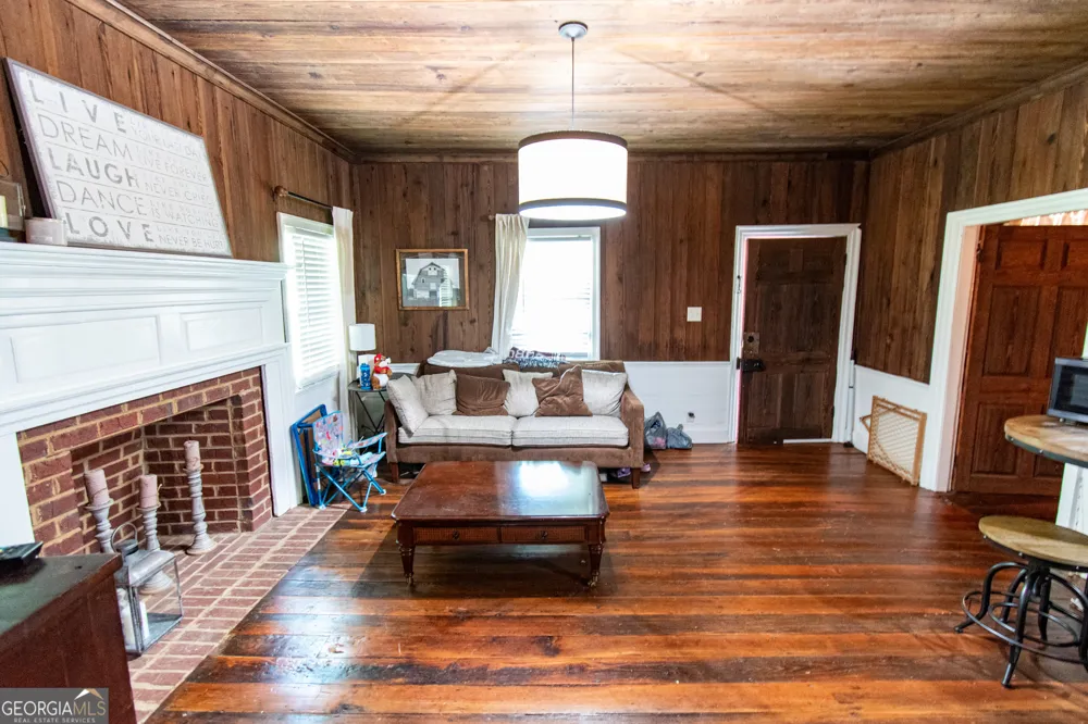 1651 Mergendollar RD Good Hope, GA 30641