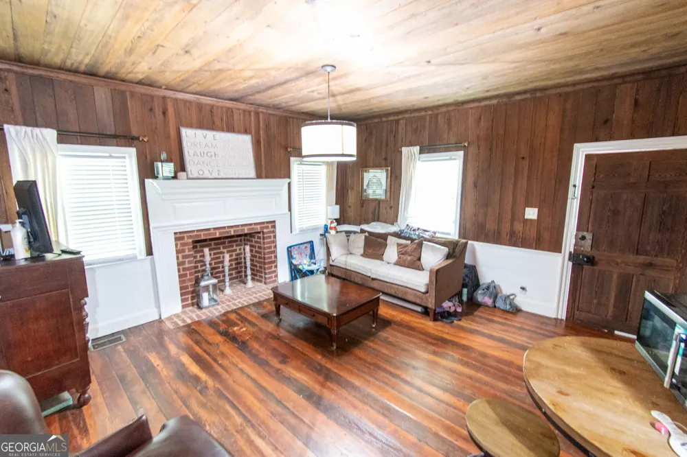 1651 Mergendollar RD Good Hope, GA 30641