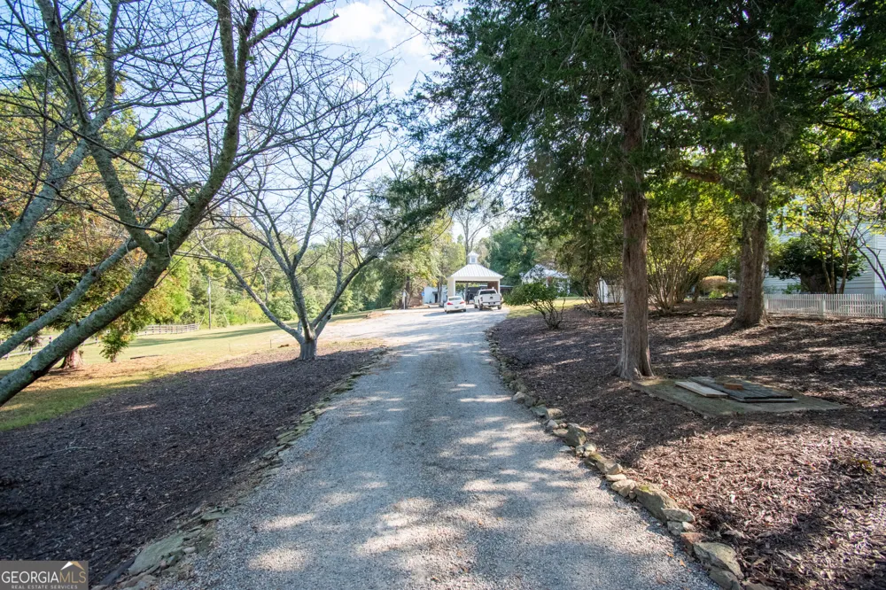 1651 Mergendollar RD Good Hope, GA 30641