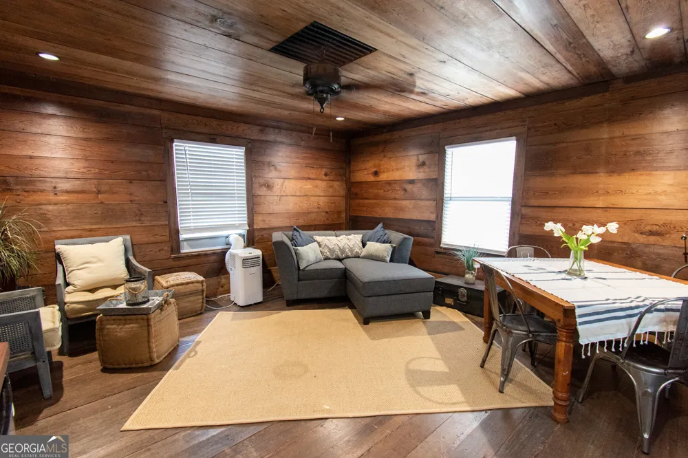 1651 Mergendollar RD Good Hope, GA 30641