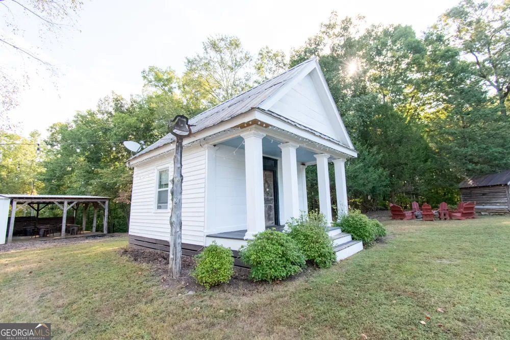 1651 Mergendollar RD Good Hope, GA 30641