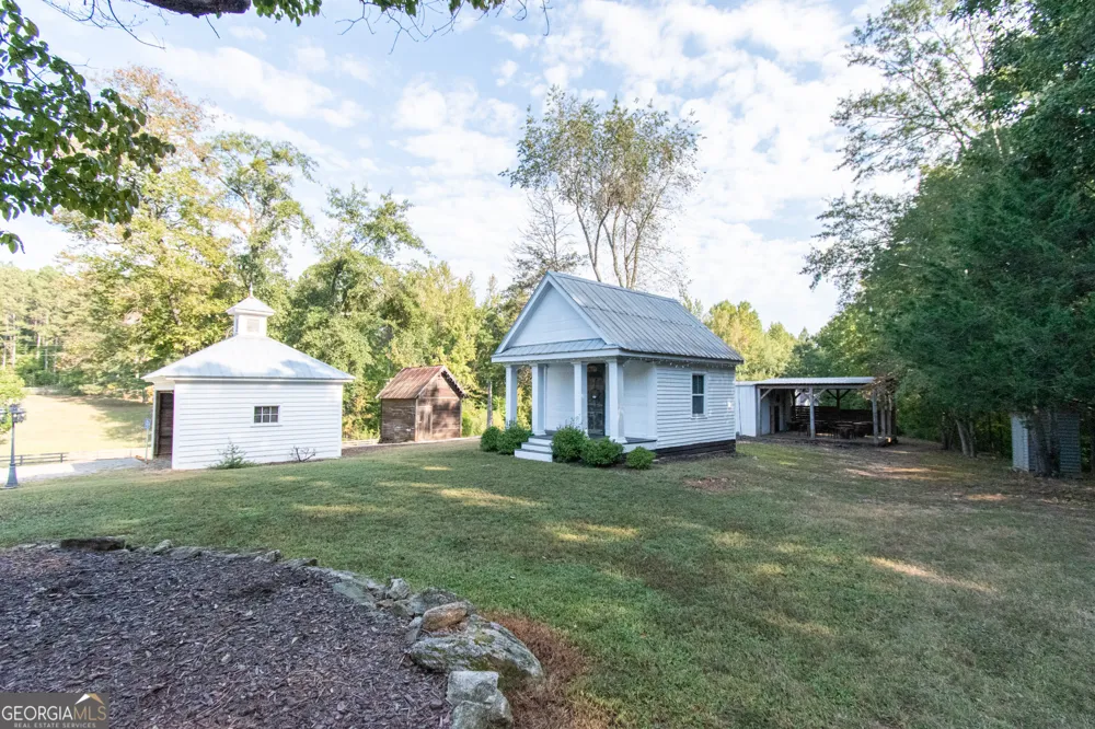 1651 Mergendollar RD Good Hope, GA 30641