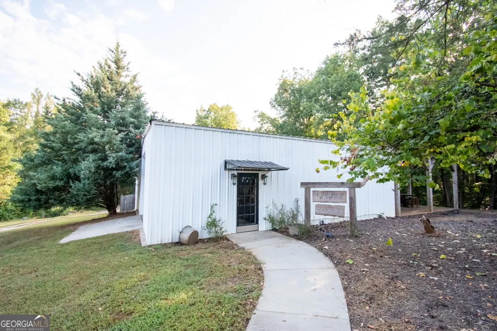 1651 Mergendollar RD Good Hope, GA 30641
