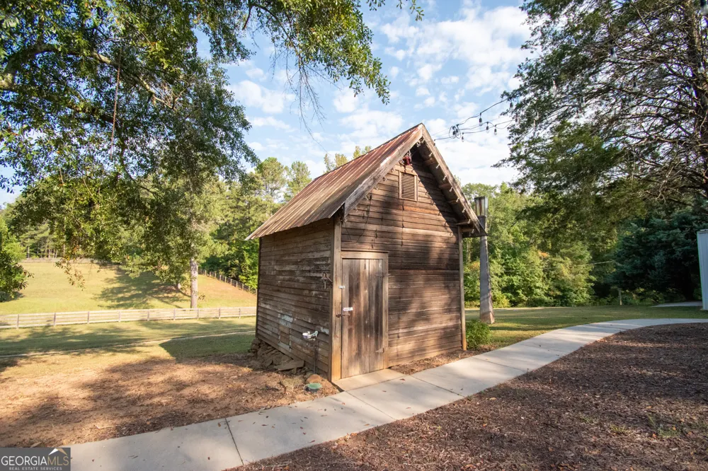 1651 Mergendollar RD Good Hope, GA 30641