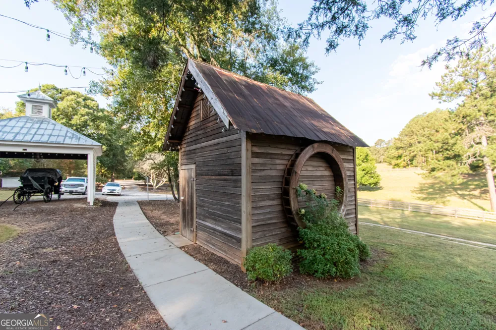 1651 Mergendollar RD Good Hope, GA 30641