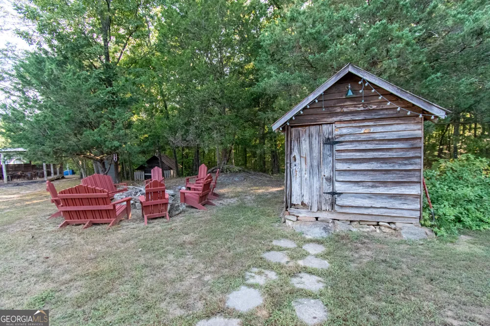 1651 Mergendollar RD Good Hope, GA 30641