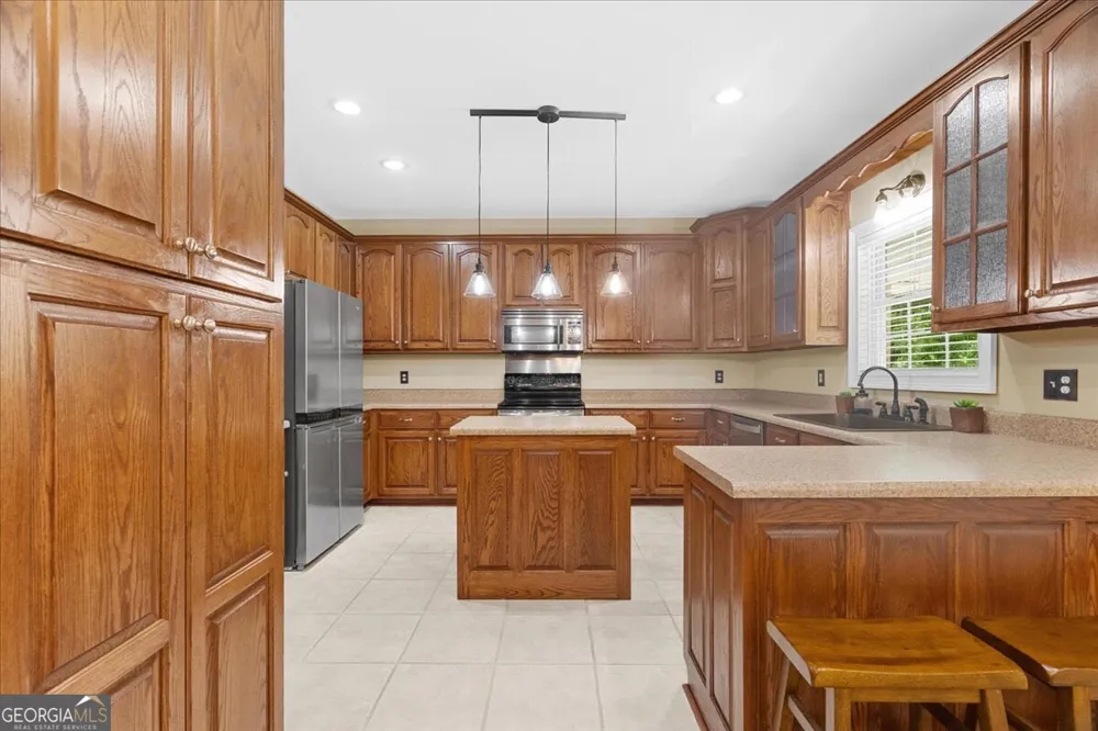 302 Tate Bend RD NW Calhoun, GA 30701