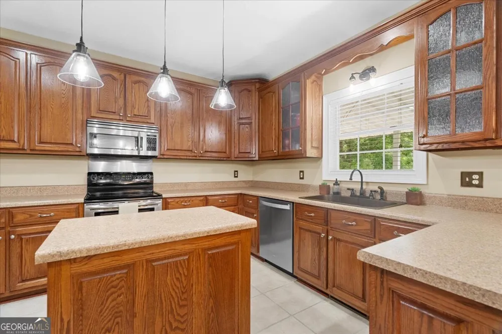 302 Tate Bend RD NW Calhoun, GA 30701