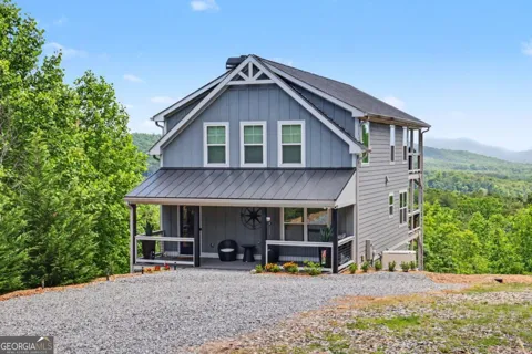 9 Queens CT