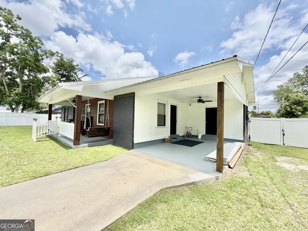 53 Carey DR Hazlehurst, GA 31539