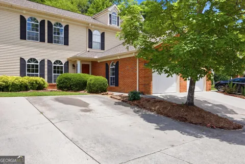 401 Live Oak LN