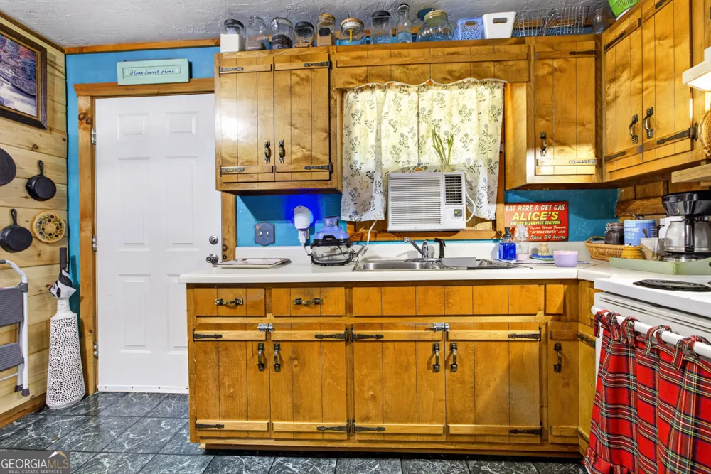 61 Rogers Cove LN Clayton, GA 30525