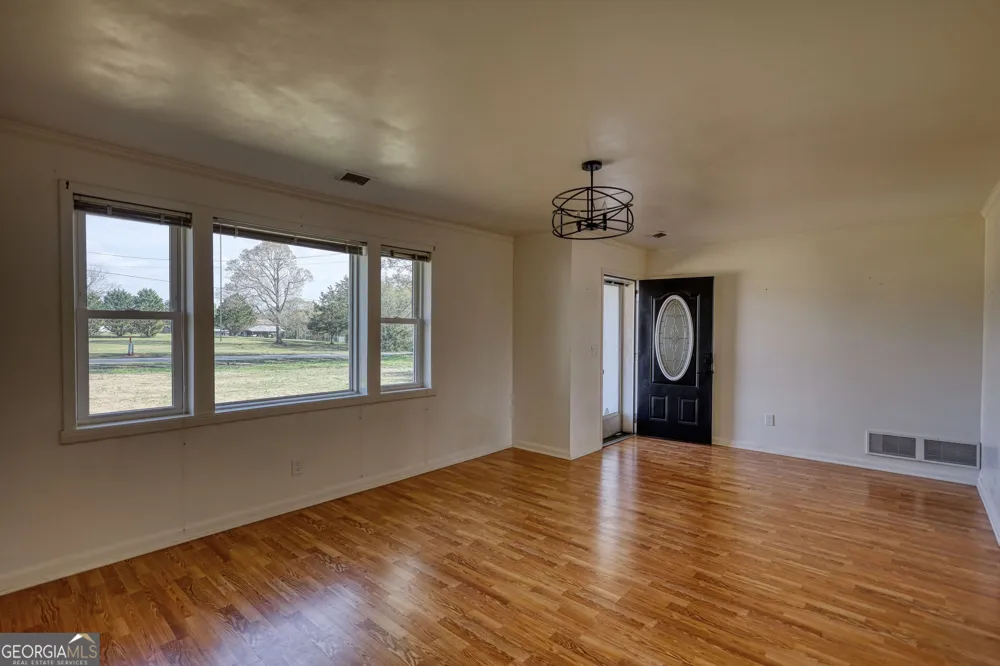 10 Wolfskin RD Arnoldsville, GA 30619