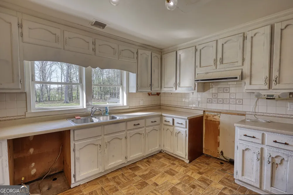 10 Wolfskin RD Arnoldsville, GA 30619