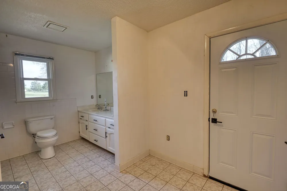 10 Wolfskin RD Arnoldsville, GA 30619