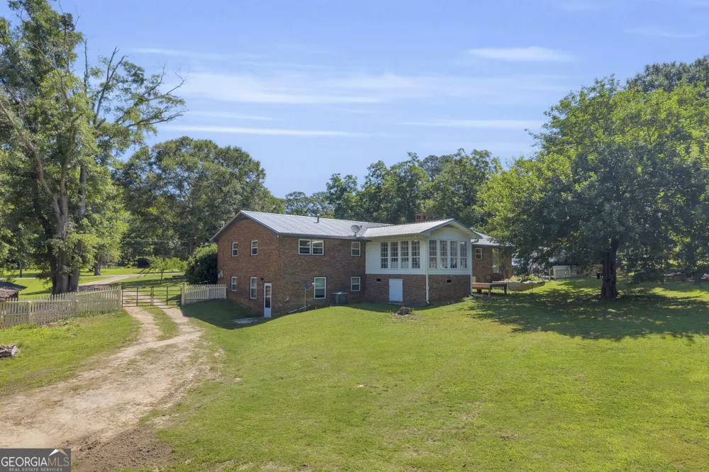 101 W Hendricks ST Bowman, GA 30624