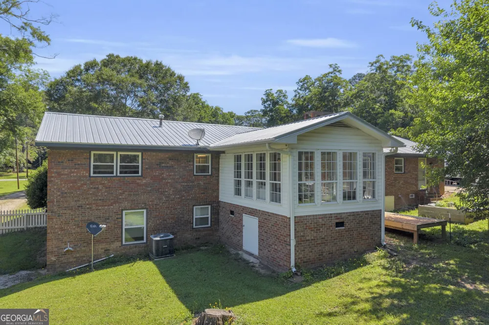 101 W Hendricks ST Bowman, GA 30624