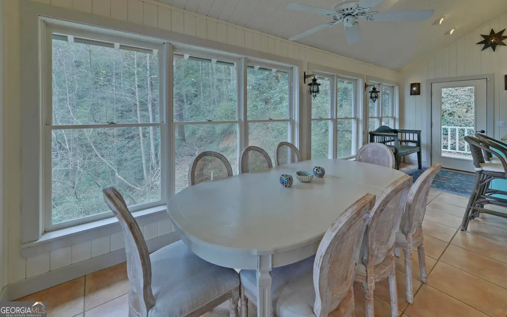 134 Ezzard LN Lakemont, GA 30552