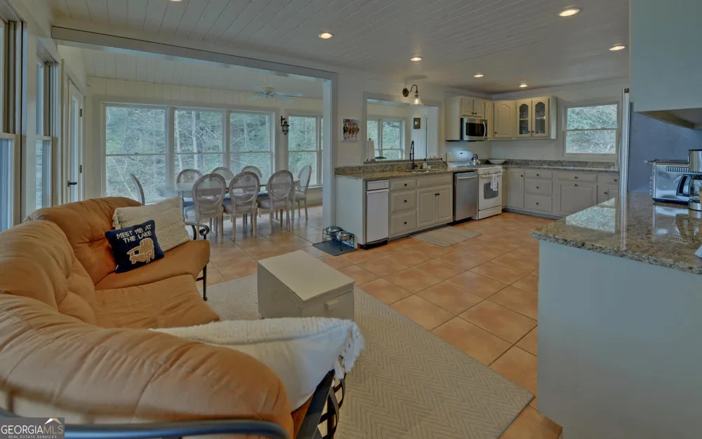 134 Ezzard LN Lakemont, GA 30552