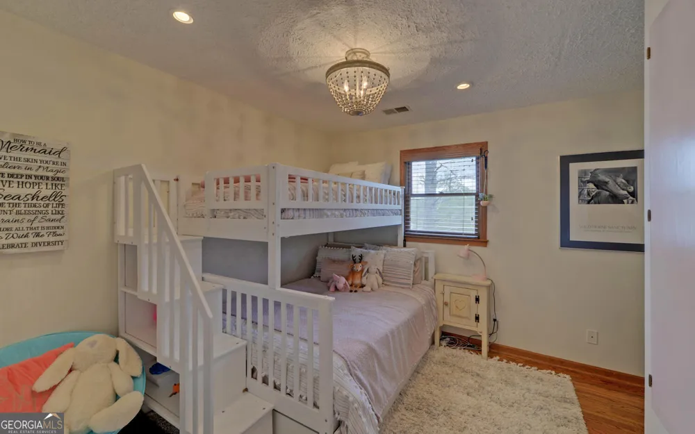 134 Ezzard LN Lakemont, GA 30552
