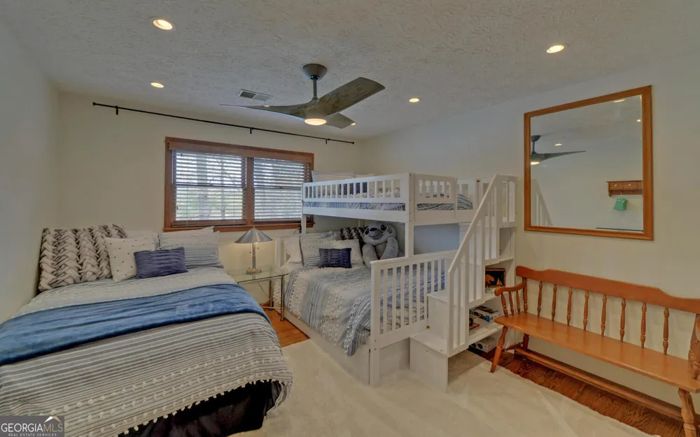134 Ezzard LN Lakemont, GA 30552