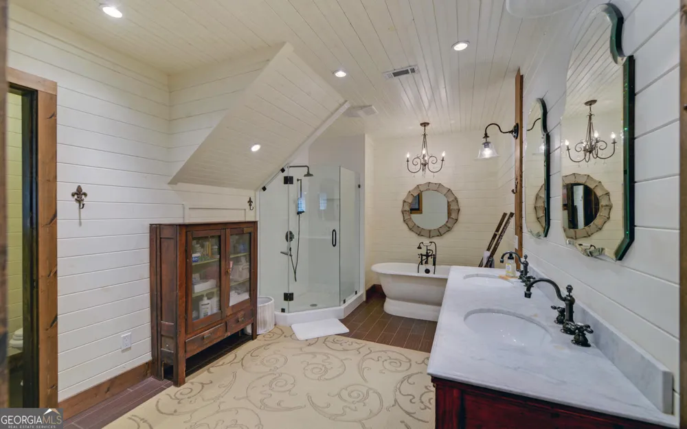 134 Ezzard LN Lakemont, GA 30552