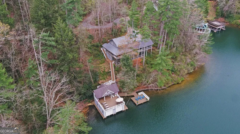 134 Ezzard LN Lakemont, GA 30552