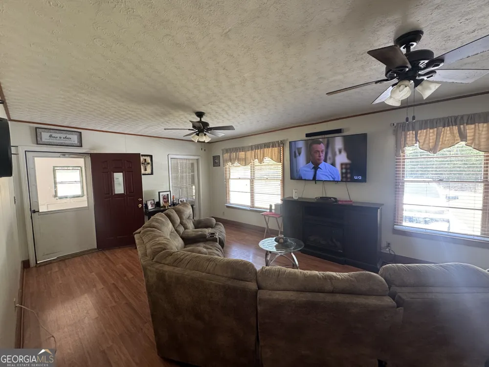 558 Old Brent RD Forsyth, GA 31029