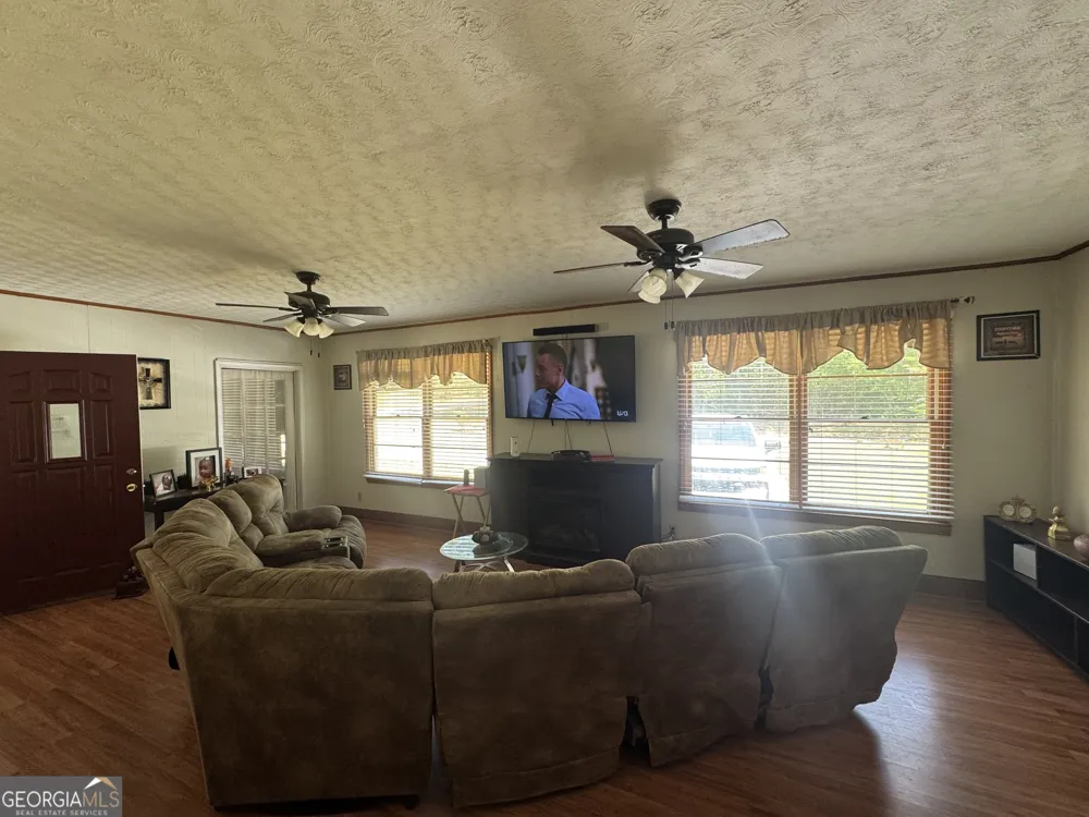 558 Old Brent RD Forsyth, GA 31029