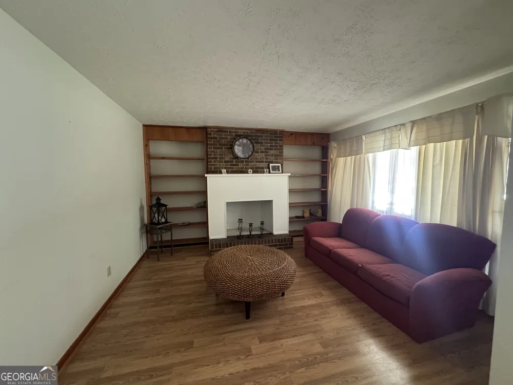 558 Old Brent RD Forsyth, GA 31029