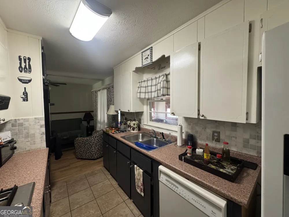 558 Old Brent RD Forsyth, GA 31029