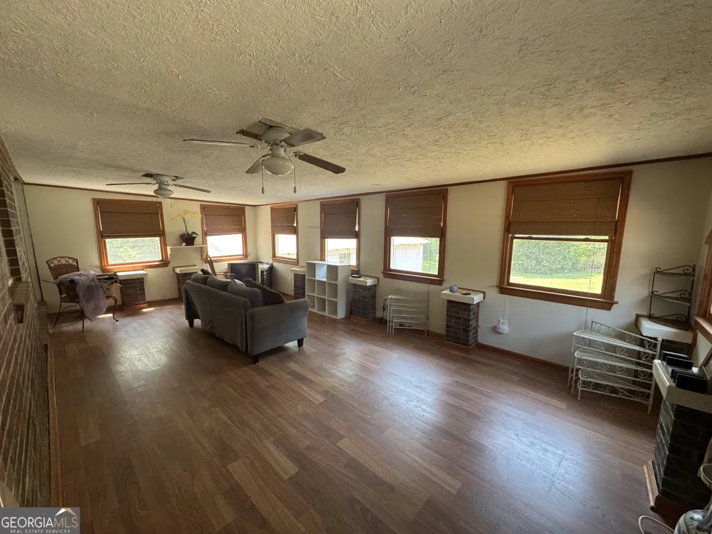 558 Old Brent RD Forsyth, GA 31029