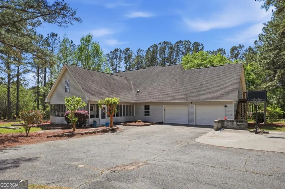 2811 Lullwater RD Tifton, GA 31794