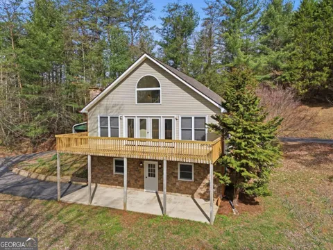 3015 Bear LN