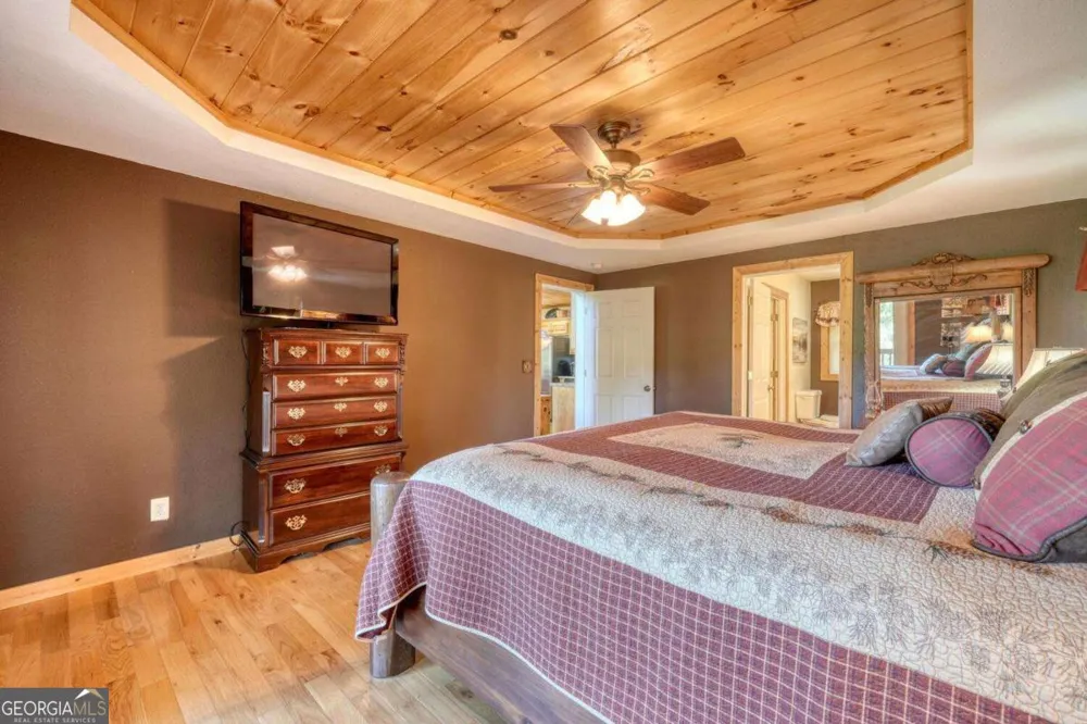5702 Valley View DR Hiawassee, GA 30546