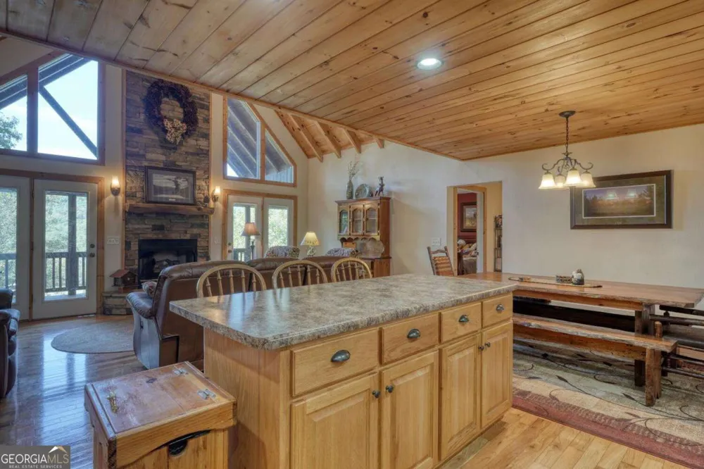5702 Valley View DR Hiawassee, GA 30546