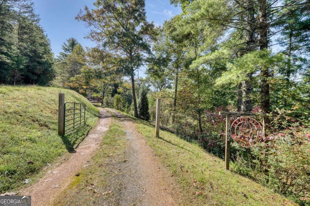 5702 Valley View DR Hiawassee, GA 30546
