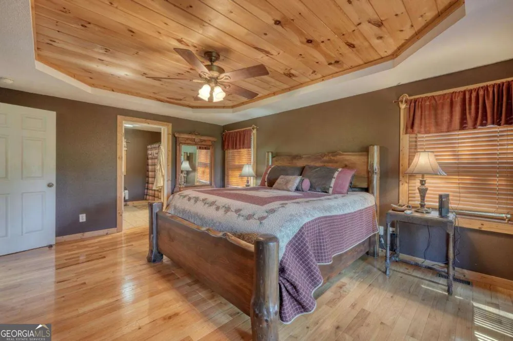 5702 Valley View DR Hiawassee, GA 30546