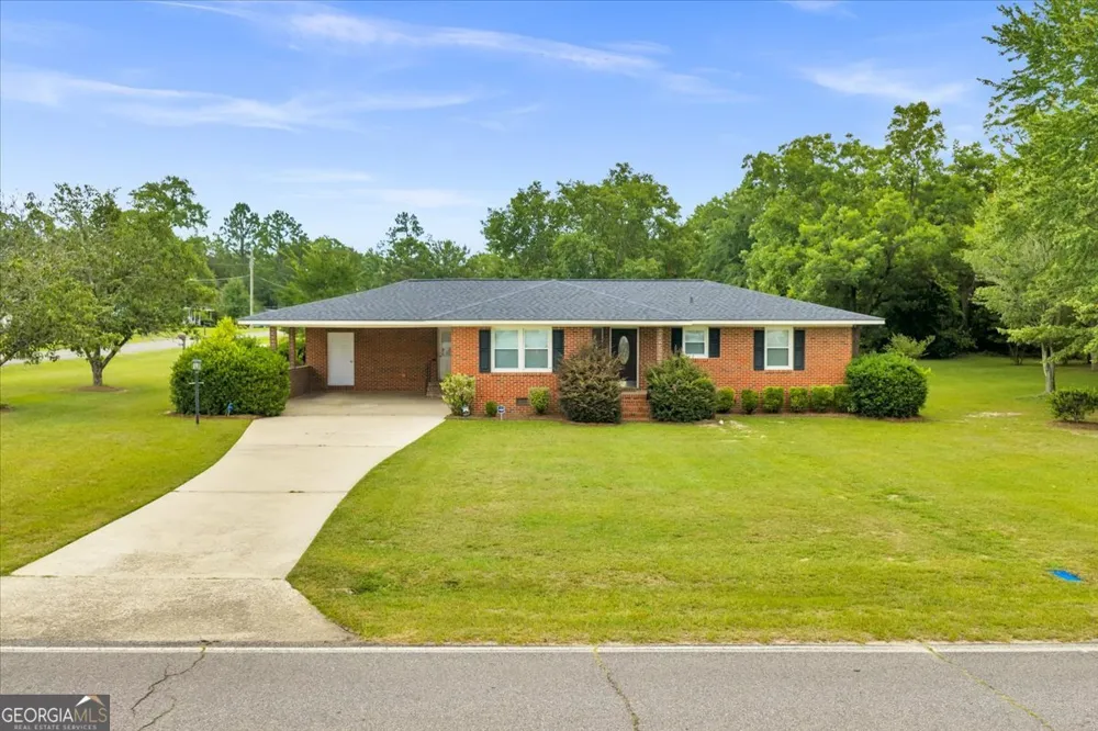 240 E Peter ST Cochran, GA 31014