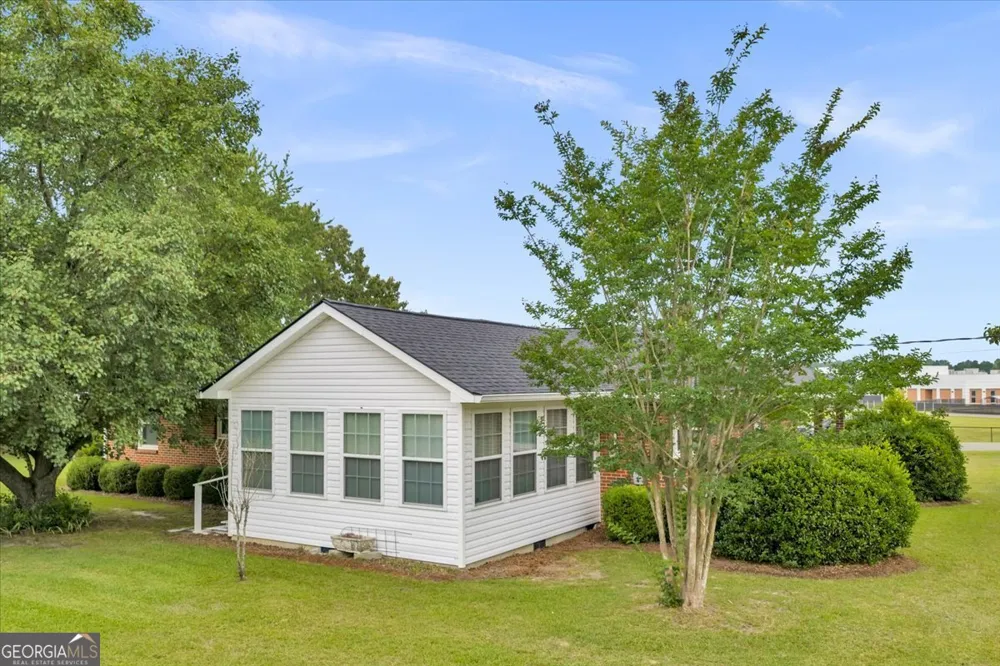 240 E Peter ST Cochran, GA 31014