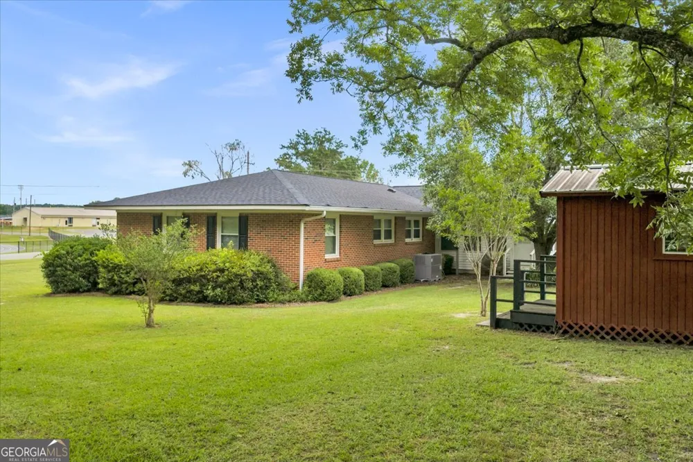 240 E Peter ST Cochran, GA 31014