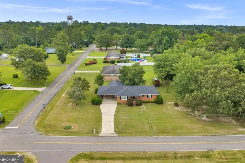 240 E Peter ST Cochran, GA 31014