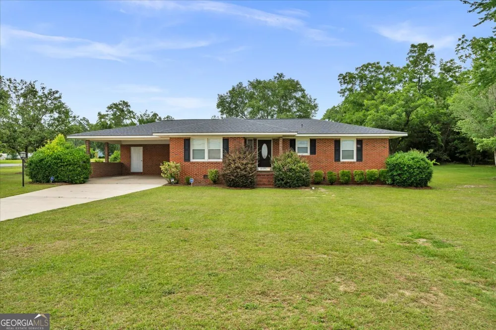 240 E Peter ST Cochran, GA 31014