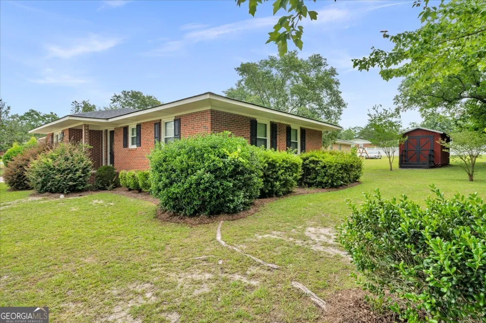 240 E Peter ST Cochran, GA 31014