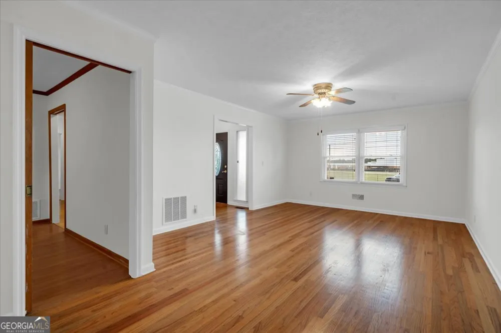 240 E Peter ST Cochran, GA 31014
