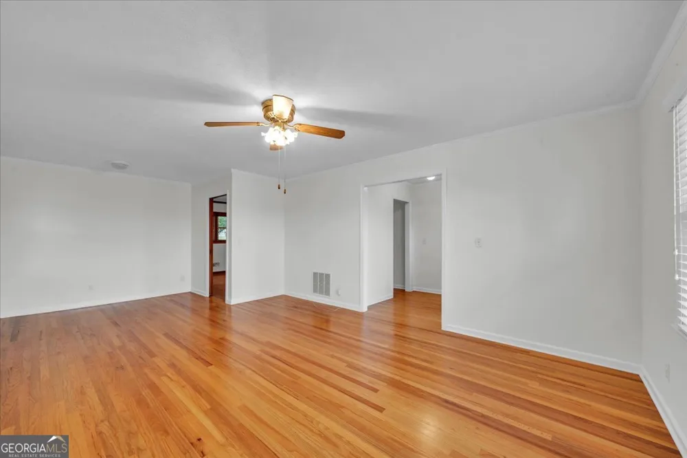 240 E Peter ST Cochran, GA 31014