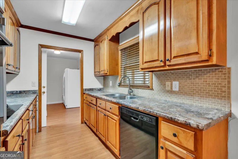240 E Peter ST Cochran, GA 31014
