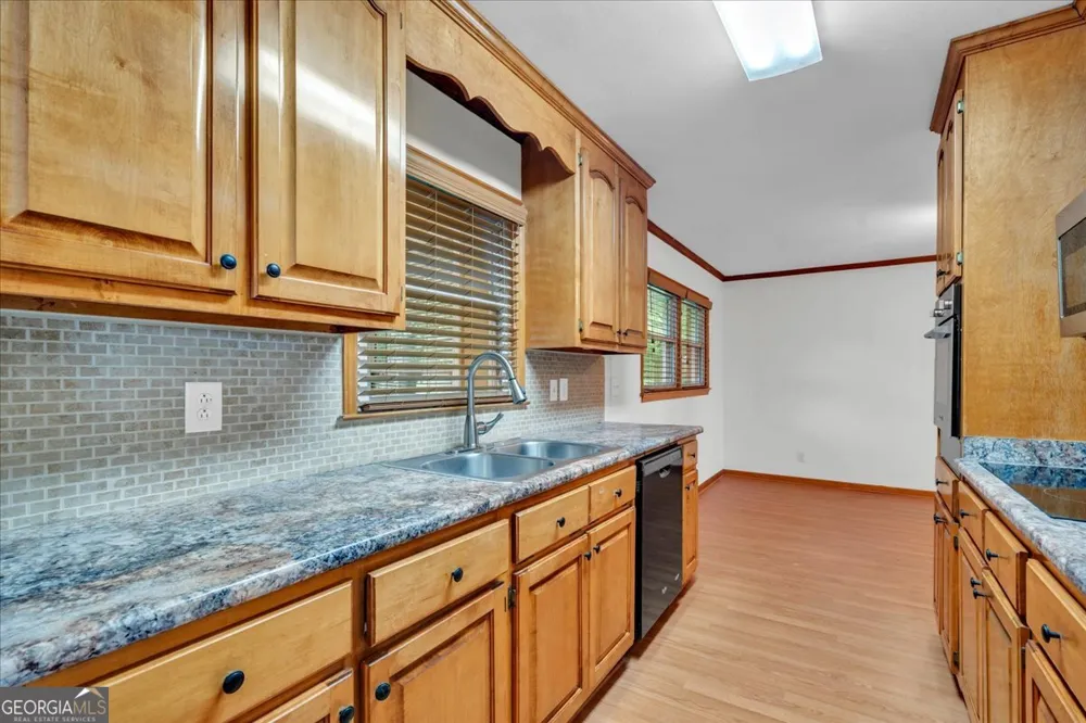 240 E Peter ST Cochran, GA 31014