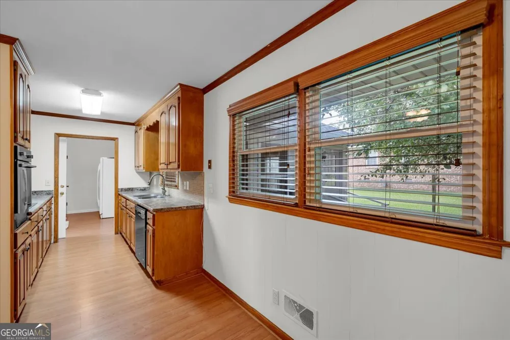 240 E Peter ST Cochran, GA 31014