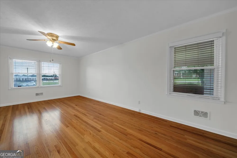240 E Peter ST Cochran, GA 31014